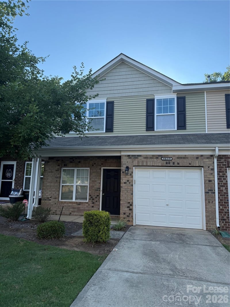 8409 Summerford Drive, Charlotte, NC - 2 beds, 2.5 baths, 1,569 sqft - $1,995