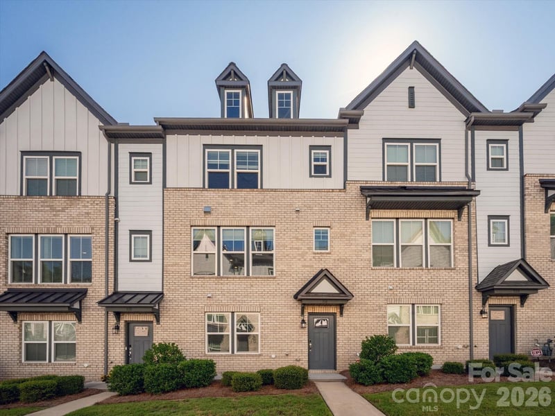 314 Hastings Run Drive, Charlotte, NC - 3 beds, 3.5 baths, 2,089 sqft - $550,000