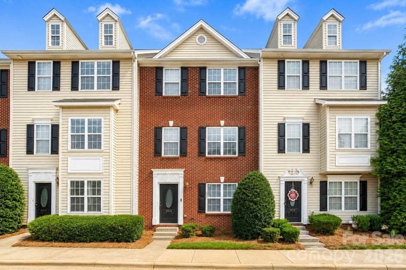 9815 Treeside Lane, Matthews, NC - 4 beds, 3 baths, 1,902 sqft - $319,000