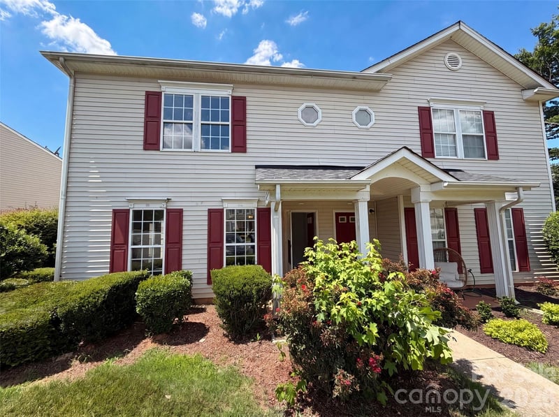 3831 Mohawk Court, Charlotte, NC - 1 bed, 1.5 baths, 1,098 sqft - $210,000