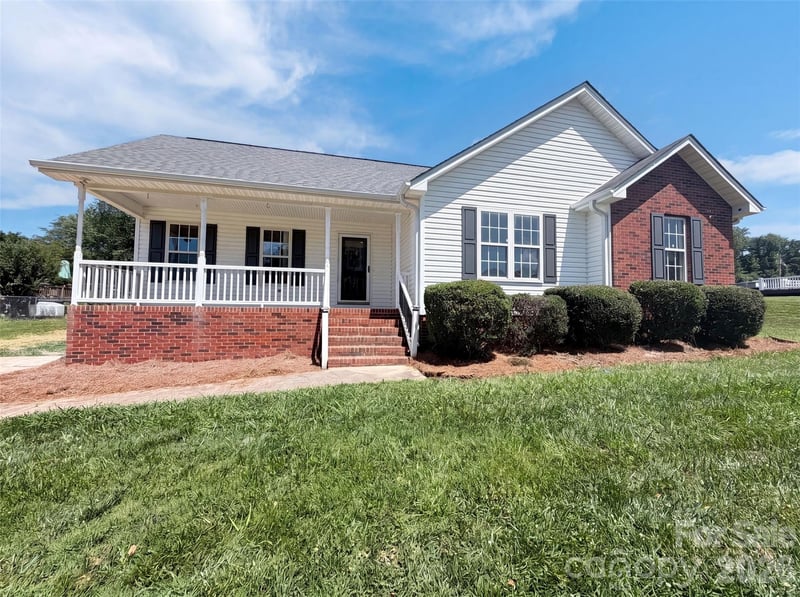 1011 Meagan Court, Bessemer City, NC - 3 beds, 2 baths, 1,267 sqft - $244,000