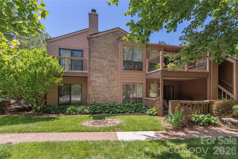 33 Ravencroft Lane E33, Asheville, NC - 2 beds, 2 baths, 1,029 sqft - $229,500