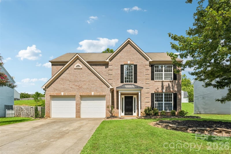 10908 Chastain Parc Drive, Charlotte, NC - 4 beds, 2.5 baths, 2,312 sqft - $415,000