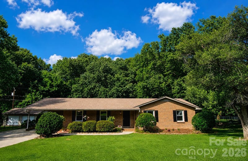 2914 Dresden Drive, Gastonia, NC - 3 beds, 2 baths, 1,623 sqft - $364,000