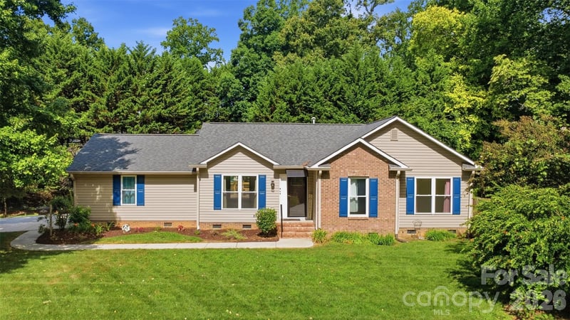 121 Oak Street, Belmont, NC - 4 beds, 3 baths, 1,558 sqft - $415,000
