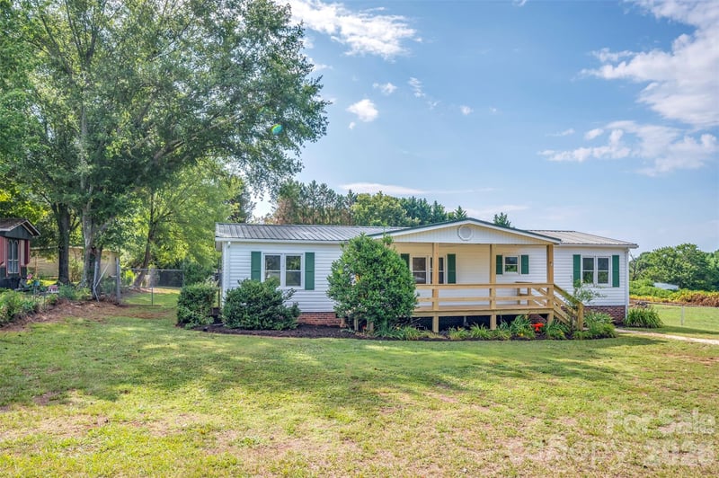 299 Ellenboro Henrietta Road, Ellenboro, NC - 3 beds, 2 baths, 1,519 sqft - $209,500