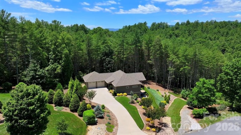 5515 Cedar Cove Way, Lenoir, NC - 3 beds, 2.5 baths, 2,335 sqft - $899,900