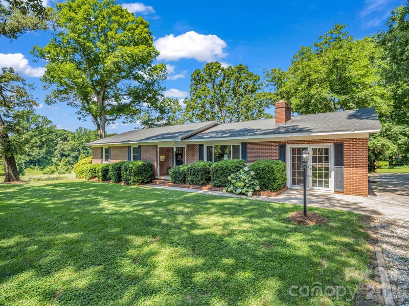 184 Edwards Street, Rutherfordton, NC - 3 beds, 2 baths, 1,689 sqft - $299,500