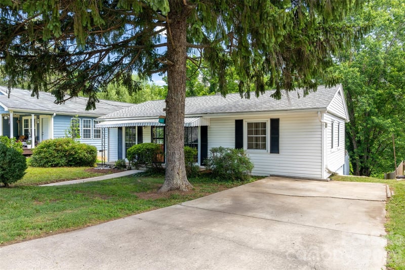 201 Fayetteville Street, Asheville, NC - 3 beds, 2 baths, 940 sqft - $399,000