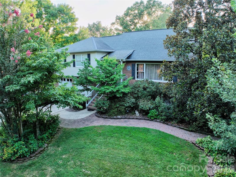 119 Country Meadow Lane, Kings Mountain, NC - 4 beds, 3.5 baths, 3,200 sqft - $685,000