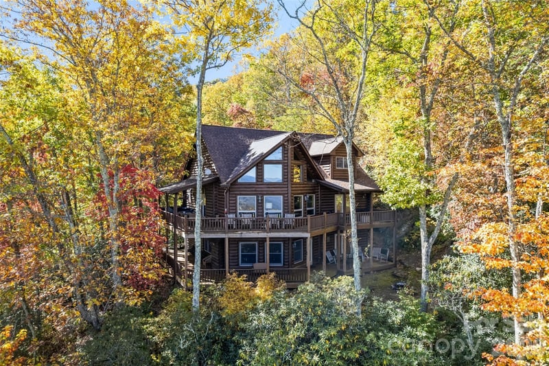 53 Kamama Trail, Maggie Valley, NC - 3 beds, 3.5 baths, 3,273 sqft - $1,125,000