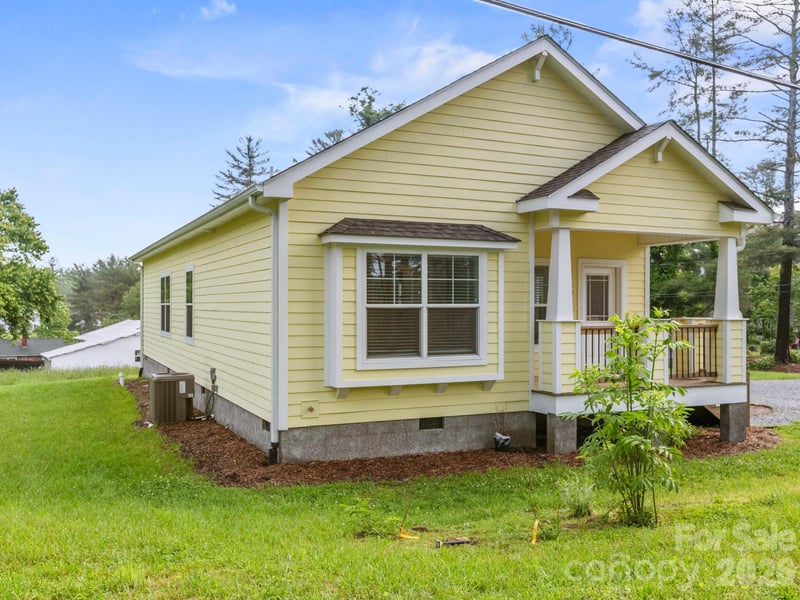 1508 Pennsylvania Avenue, Hendersonville, NC - 3 beds, 2 baths, 1,330 sqft - $409,900