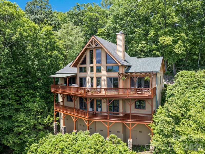 48 Hawks Lift Drive, Waynesville, NC - 3 beds, 3 baths, 3,117 sqft - $995,000