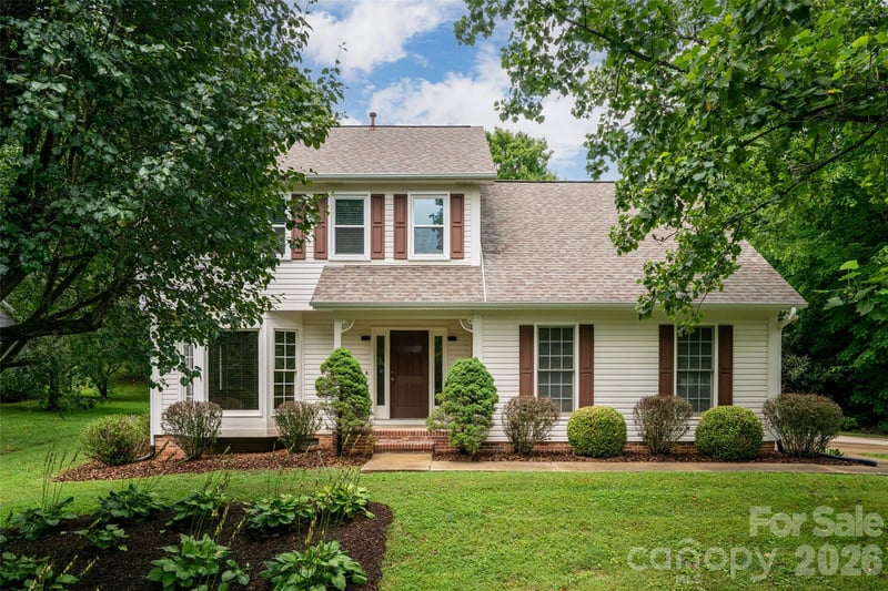 204 Windsor Forest Circle, Fletcher, NC - 3 beds, 2.5 baths, 2,190 sqft - $550,000