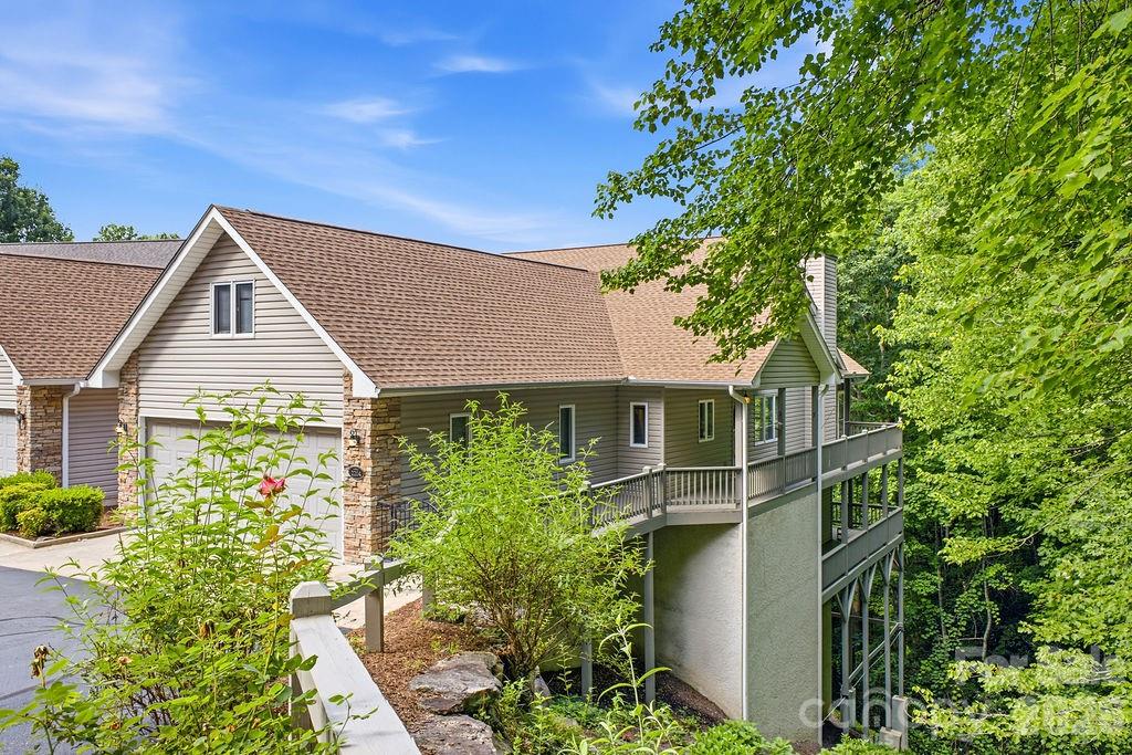 2204 E Cumming Woods Lane, Hendersonville, NC. property listing photo