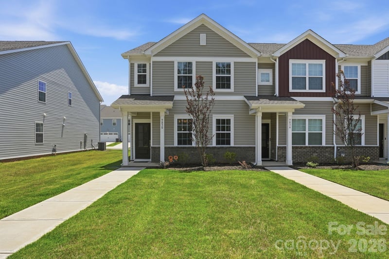 9830 Old Garden Circle, Gastonia, NC - 3 beds, 2.5 baths, 1,742 sqft - $315,000