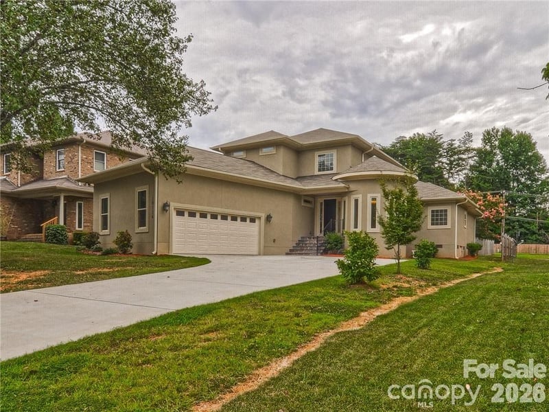 10136 Fairlea Drive, Charlotte, NC - 3 beds, 2.5 baths, 2,790 sqft - $650,000