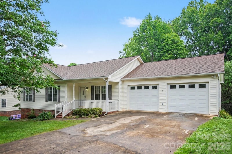 2466 Wilderness Lane, Lenoir, NC - 3 beds, 3 baths, 2,032 sqft - $316,000