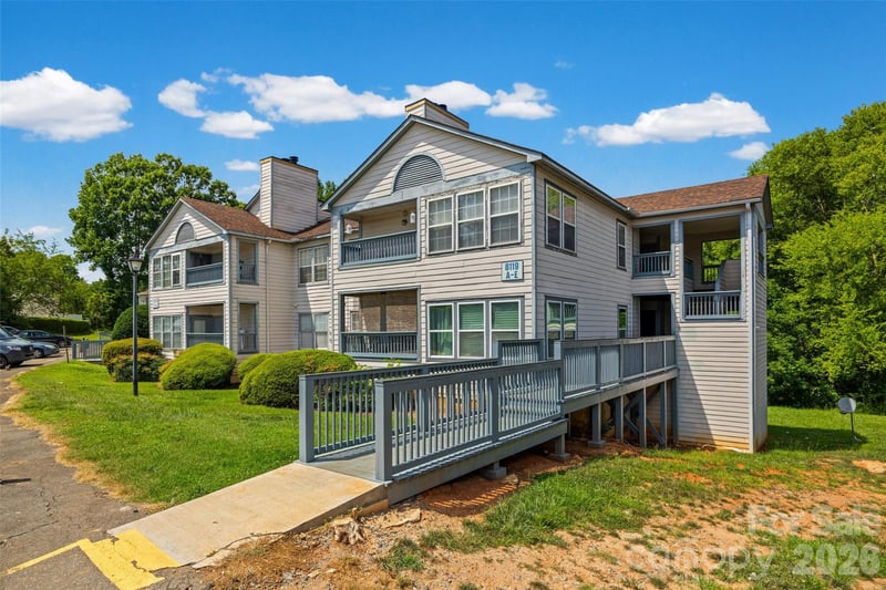 8119 Tremaine Court Unit E, Charlotte, NC - 1 bed, 1 bath, 883 sqft - $125,000