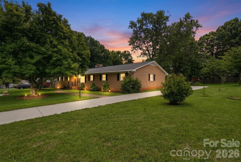 6108 Mallard Drive S, Charlotte, NC - 4 beds, 2 baths, 1,877 sqft - $510,000