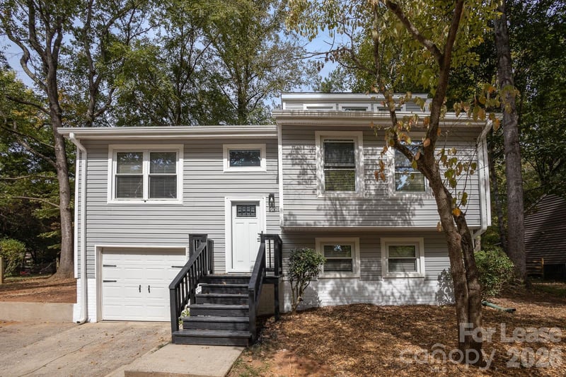 9501 Fairway Ridge Road, Charlotte, NC - 3 beds, 2 baths, 1,542 sqft - $2,650