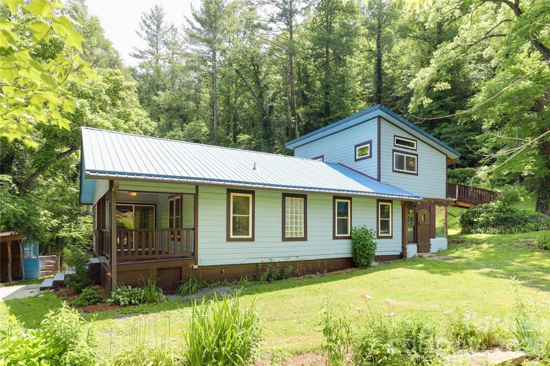 435 Mountain Cove Road, Marshall, NC - 2 beds, 3 baths, 1,704 sqft - $449,000