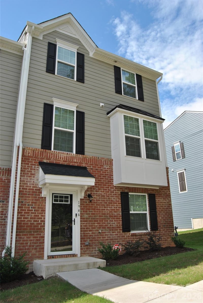 1946 Tupelo Grove Lane, Gastonia, NC - 3 beds, 2.5 baths, 1,957 sqft - $280,000