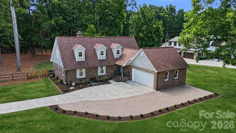 4724 Weddington Matthews Road, Matthews, NC - 3 beds, 2.5 baths, 2,558 sqft - $740,000