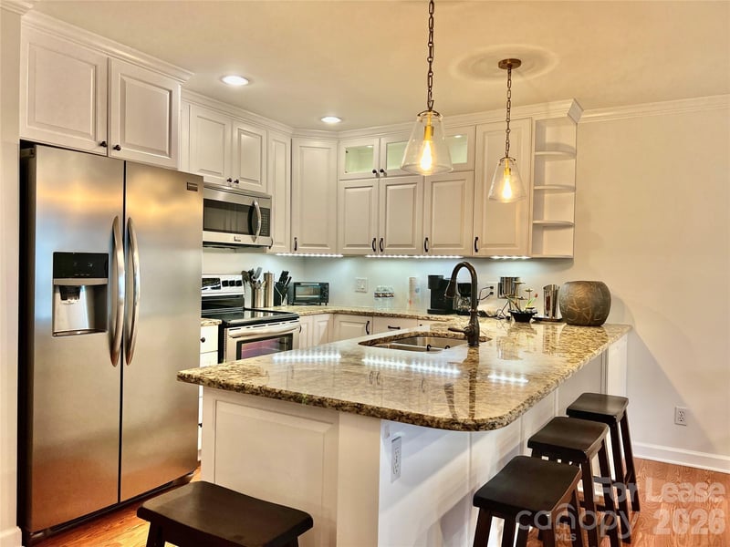 1323 Queens Road Apt 417, Charlotte, NC - 2 beds, 2 baths, 1,092 sqft - $3,200