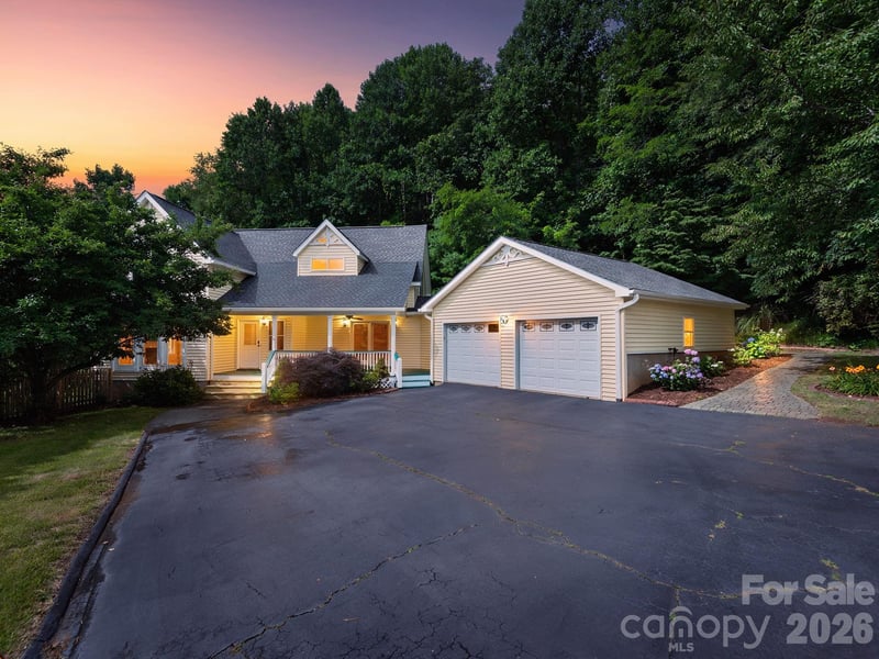 30 Apple Tree Way, Asheville, NC - 3 beds, 3 baths, 3,689 sqft - $725,000