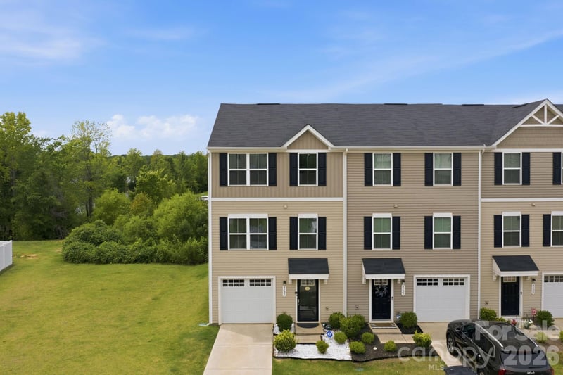 6121 Cutwater Circle, Charlotte, NC - 3 beds, 2.5 baths, 1,578 sqft - $298,500
