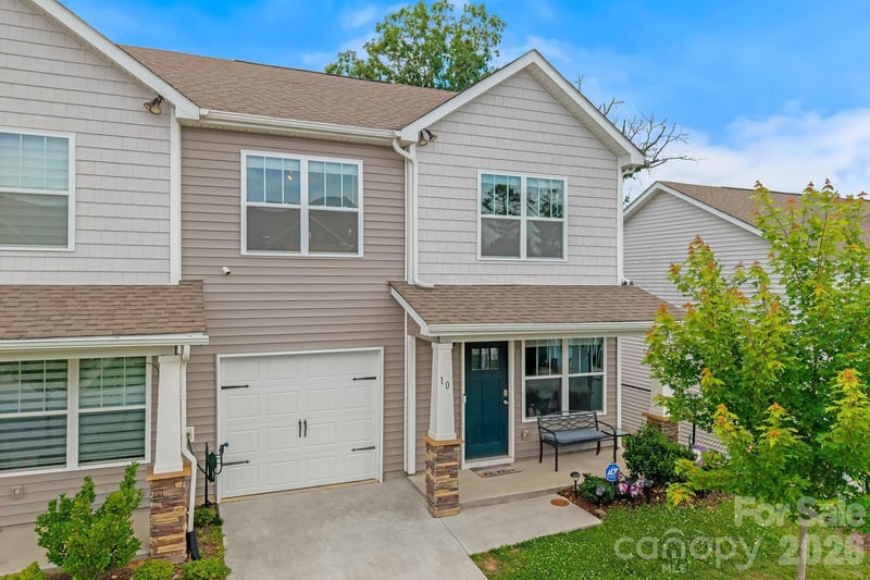 10 Benedict Lane, Weaverville, NC - 3 beds, 2.5 baths, 1,330 sqft - $329,000
