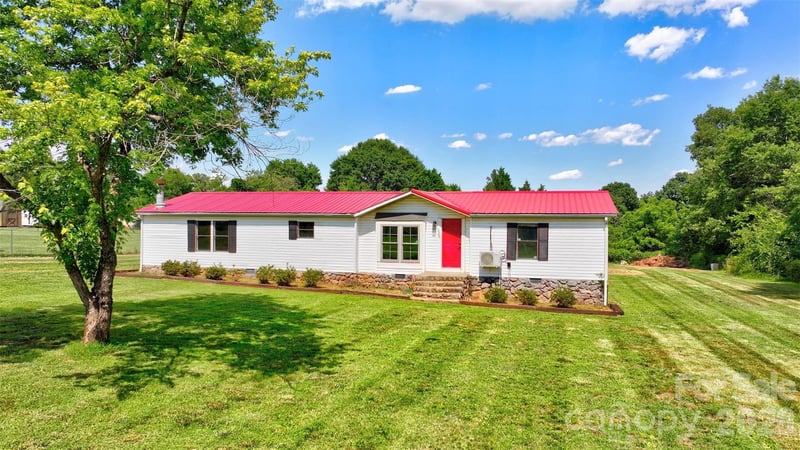 2596 Midnight Drive, Claremont, NC - 3 beds, 2 baths, 1,760 sqft - $175,000
