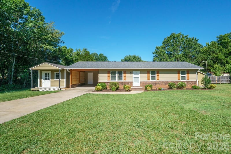 111 Lois Court, Statesville, NC - 3 beds, 2 baths, 1,213 sqft - $285,000
