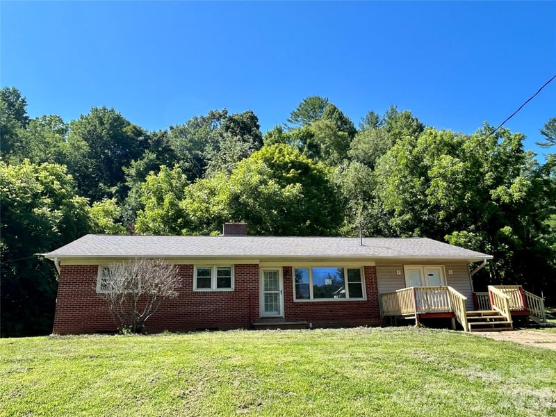 169 Double Island Road, Burnsville, NC - 3 beds, 1 bath, 1,182 sqft - $219,900