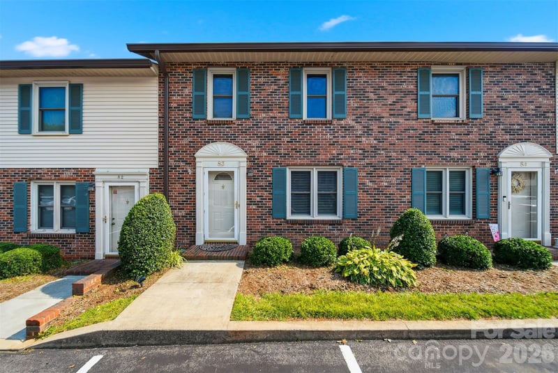 1330 5th Street NE Apt 83, Hickory, NC - 3 beds, 2.5 baths, 1,480 sqft - $235,900