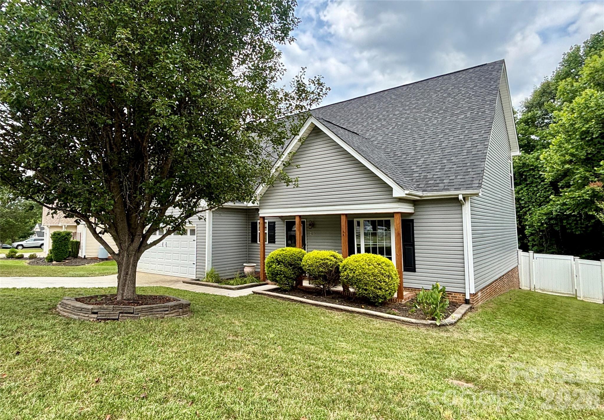 229 17th Avenue SE, Hickory, NC. property listing photo