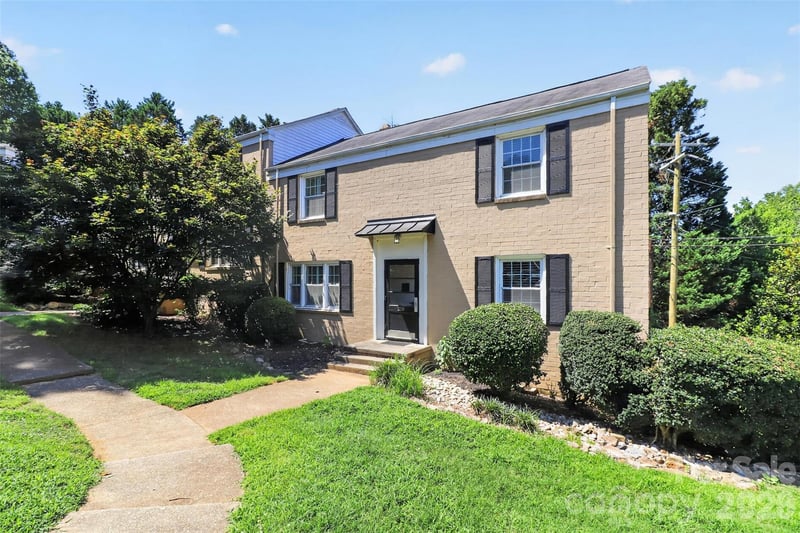 219 Wakefield Drive, Charlotte, NC - 2 beds, 1.5 baths, 814 sqft - $280,000
