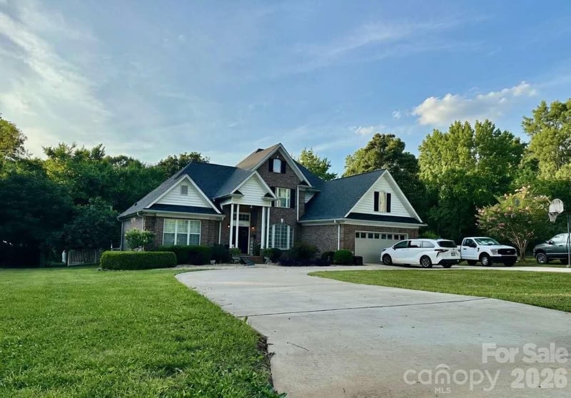 1093 Fairfield Drive, Gastonia, NC - 4 beds, 2.5 baths, 2,863 sqft - $669,900