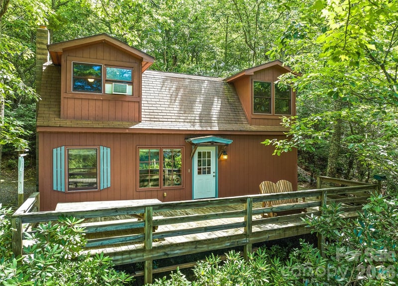 52 Steep Lane, Maggie Valley, NC - 2 beds, 2 baths, 868 sqft - $350,000