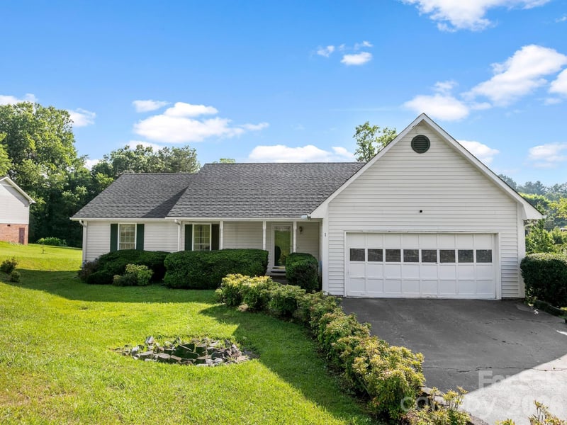 1 Strathmore Drive, Arden, NC - 3 beds, 2 baths, 1,577 sqft - $409,900