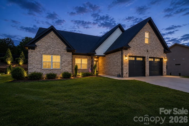 4282 Holly Circle NE, Conover, NC - 4 beds, 3 baths, 2,775 sqft - $679,900