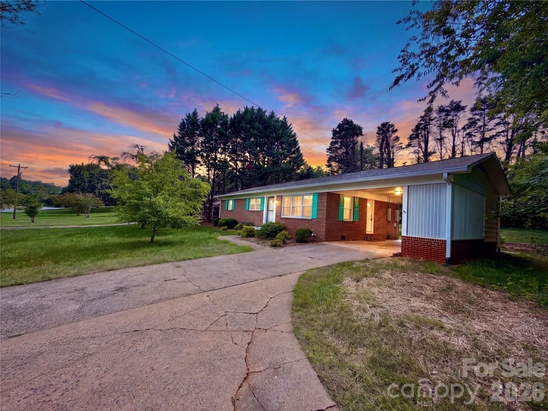 425 Bost Road, Morganton, NC - 3 beds, 1.5 baths, 1,269 sqft - $255,000