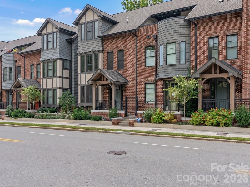 229 Broadway Street, Asheville, NC - 4 beds, 3.5 baths, 3,013 sqft - $1,175,000