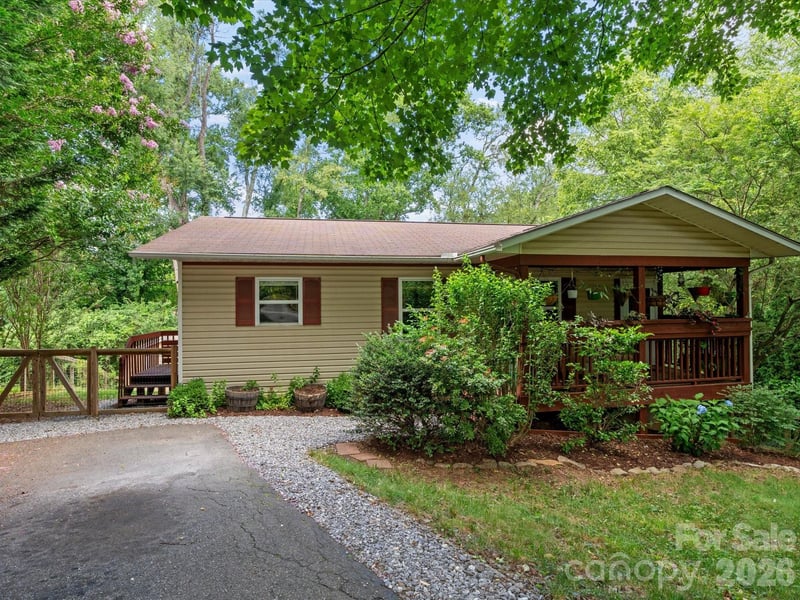 22 Wilson Creek Drive, Asheville, NC - 2 beds, 1 bath, 949 sqft - $339,000