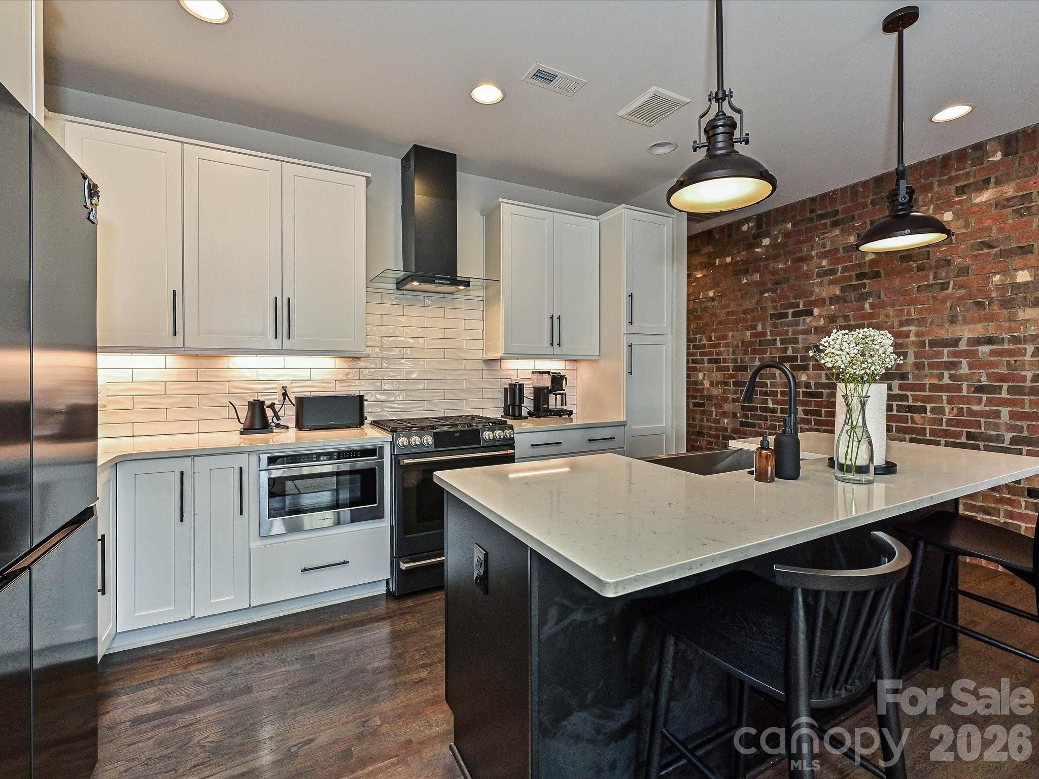 432 E 33rd Street, Charlotte, NC. property listing photo