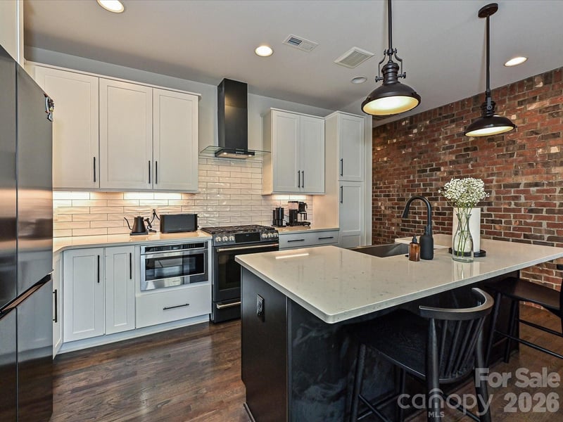 432 E 33rd Street, Charlotte, NC - 4 beds, 4.5 baths, 2,234 sqft - $799,900