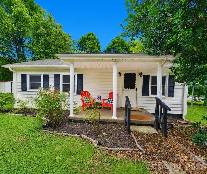 102 Aderholdt Road, Bessemer City, NC - 2 beds, 1 bath, 892 sqft - $179,900