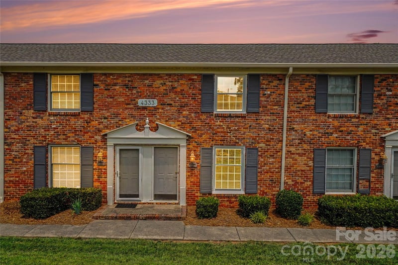 4333 Hathaway Street, Charlotte, NC - 2 beds, 1 bath, 892 sqft - $264,000