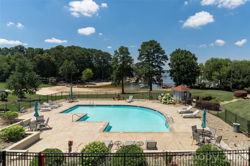 17919 Kings Point Drive K, Cornelius, NC - 2 beds, 2 baths, 970 sqft - $420,000